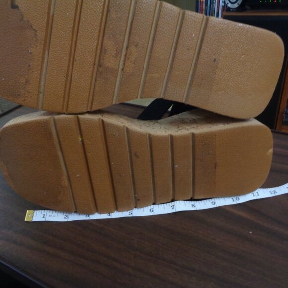 Torrid Triple Band Stretch Wedge Pre Owned  sz 13ww - Picture 4 of 7